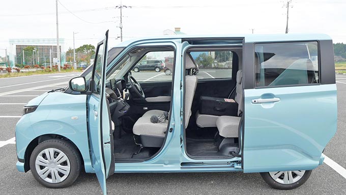 ムーヴ:リアシートとドア全開