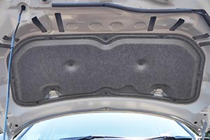 エンジンフード・インシュレーター