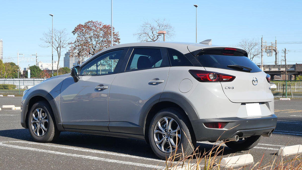 CX-3:ボディデザイン、斜めから見た時の美しい曲面、マツダ2との差別化を強く感じる