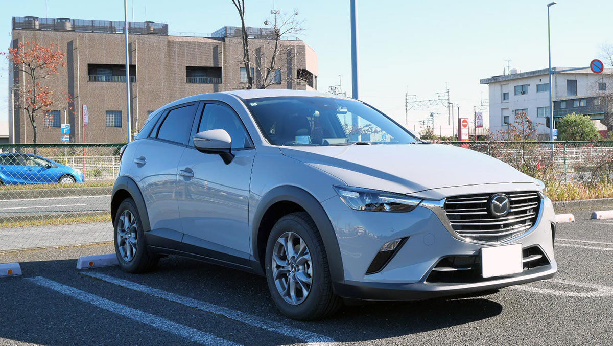 CX-3:美しいボディデザイン、シャープなヘッドライトとメッキ加飾の組み合わせで高い車格感をもつデザイン