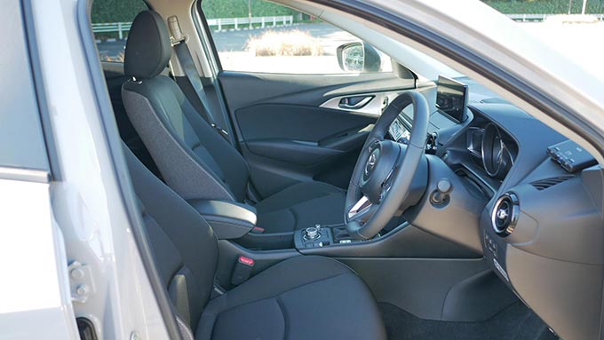 CX-3：内装フロントシート