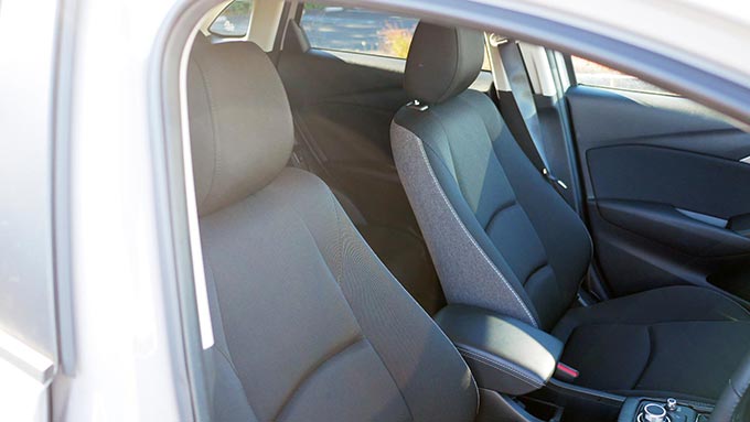 CX-3：フロントシート乗り心地