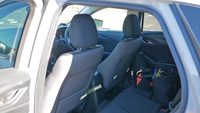 CX-3：内装リアシート1