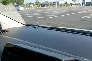 ボンネット左前方