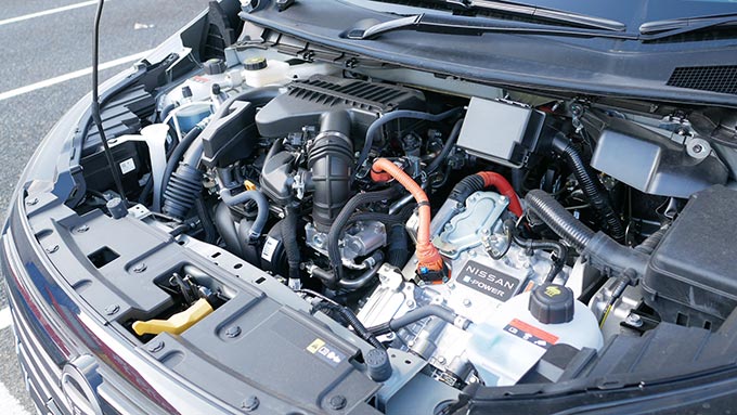 日産ノート2025:エンジンルーム